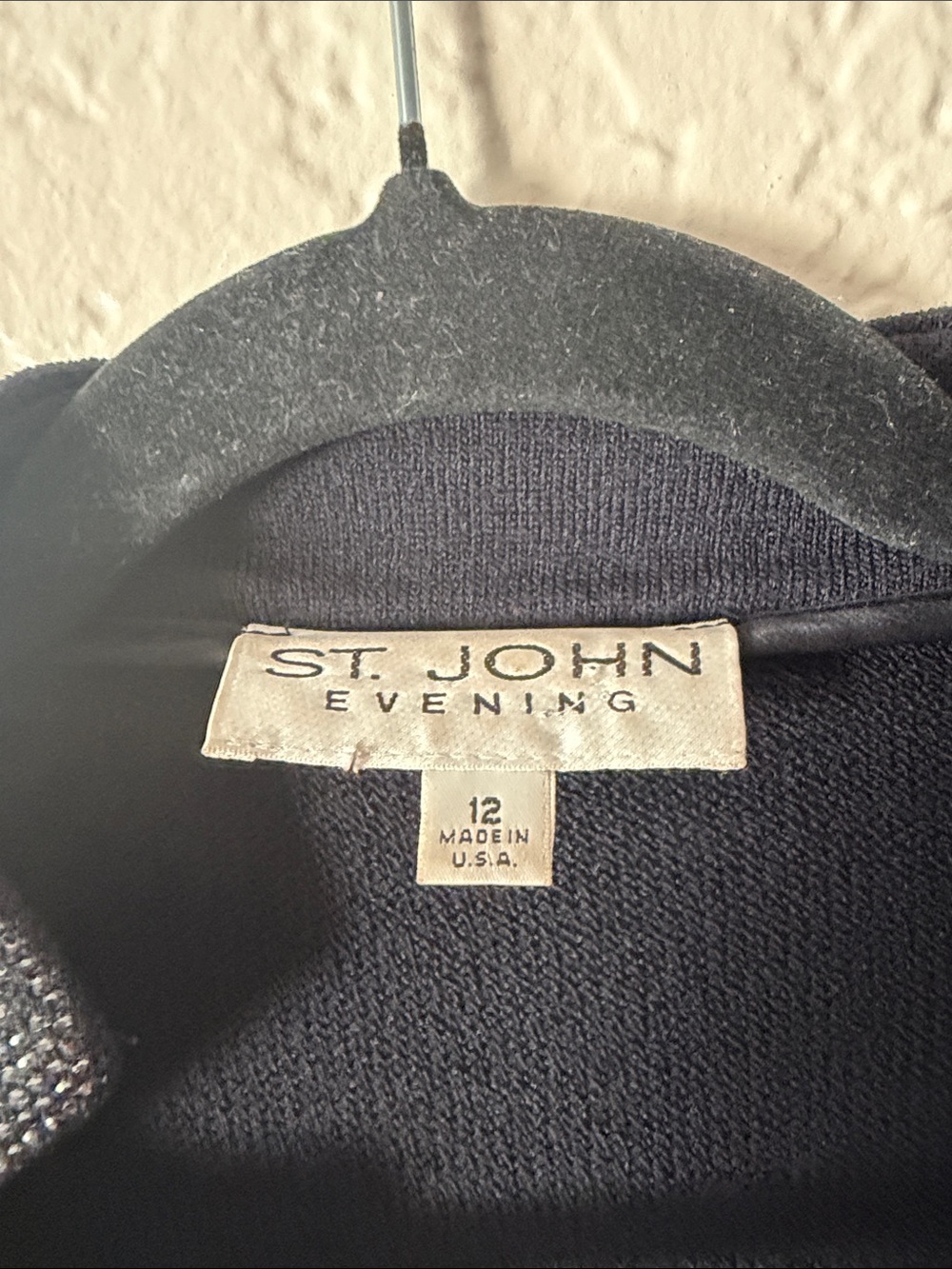 ST. JOHN Evening Santana Knit Blazer Size 12 Black Crystal Buttons Hearts - Picture 4 of 8